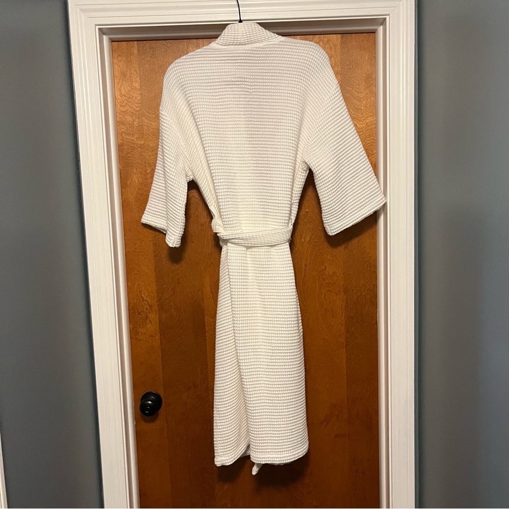 Pottery Barn  White Waffle Women’s Robe size large. 100% cotton. - Picture 4 of 7